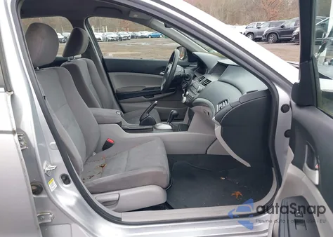 2011 Honda Accord 2.4 Lx z USA, uszkodzony, nr VIN 1HGCP2F38BA016080